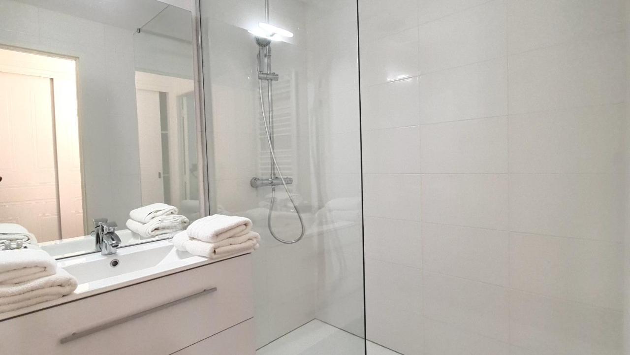 Fasthotel Oloron Hostellerie Du Paon Blanc Lurbe-Saint-Christau Esterno foto