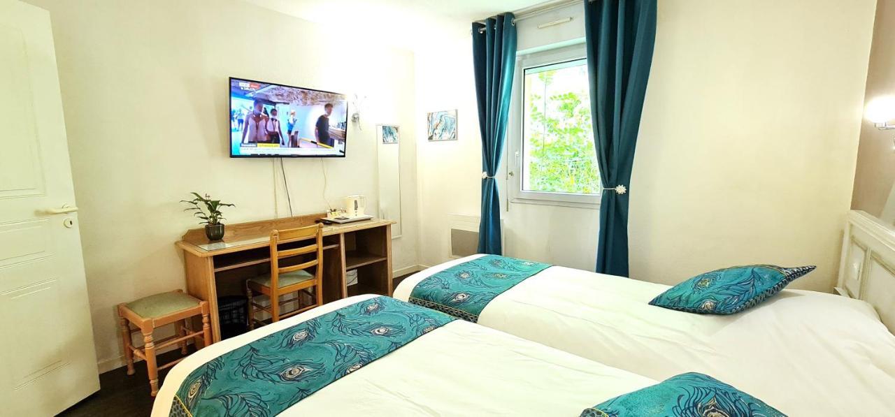 Fasthotel Oloron Hostellerie Du Paon Blanc Lurbe-Saint-Christau Esterno foto