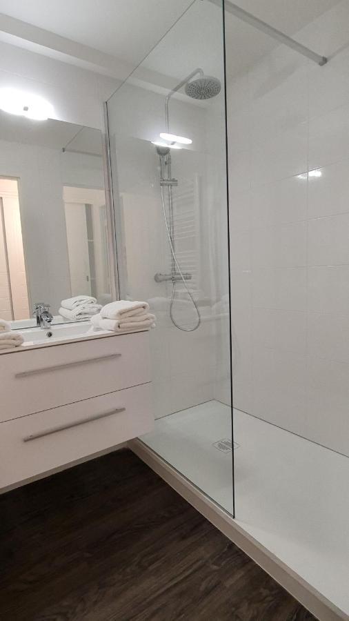 Fasthotel Oloron Hostellerie Du Paon Blanc Lurbe-Saint-Christau Esterno foto