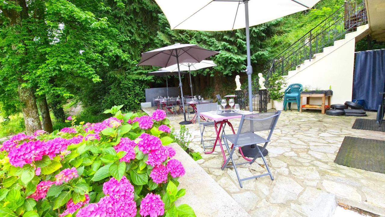 Fasthotel Oloron Hostellerie Du Paon Blanc Lurbe-Saint-Christau Esterno foto
