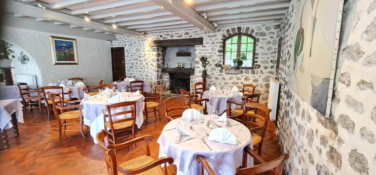 Fasthotel Oloron Hostellerie Du Paon Blanc Lurbe-Saint-Christau Esterno foto