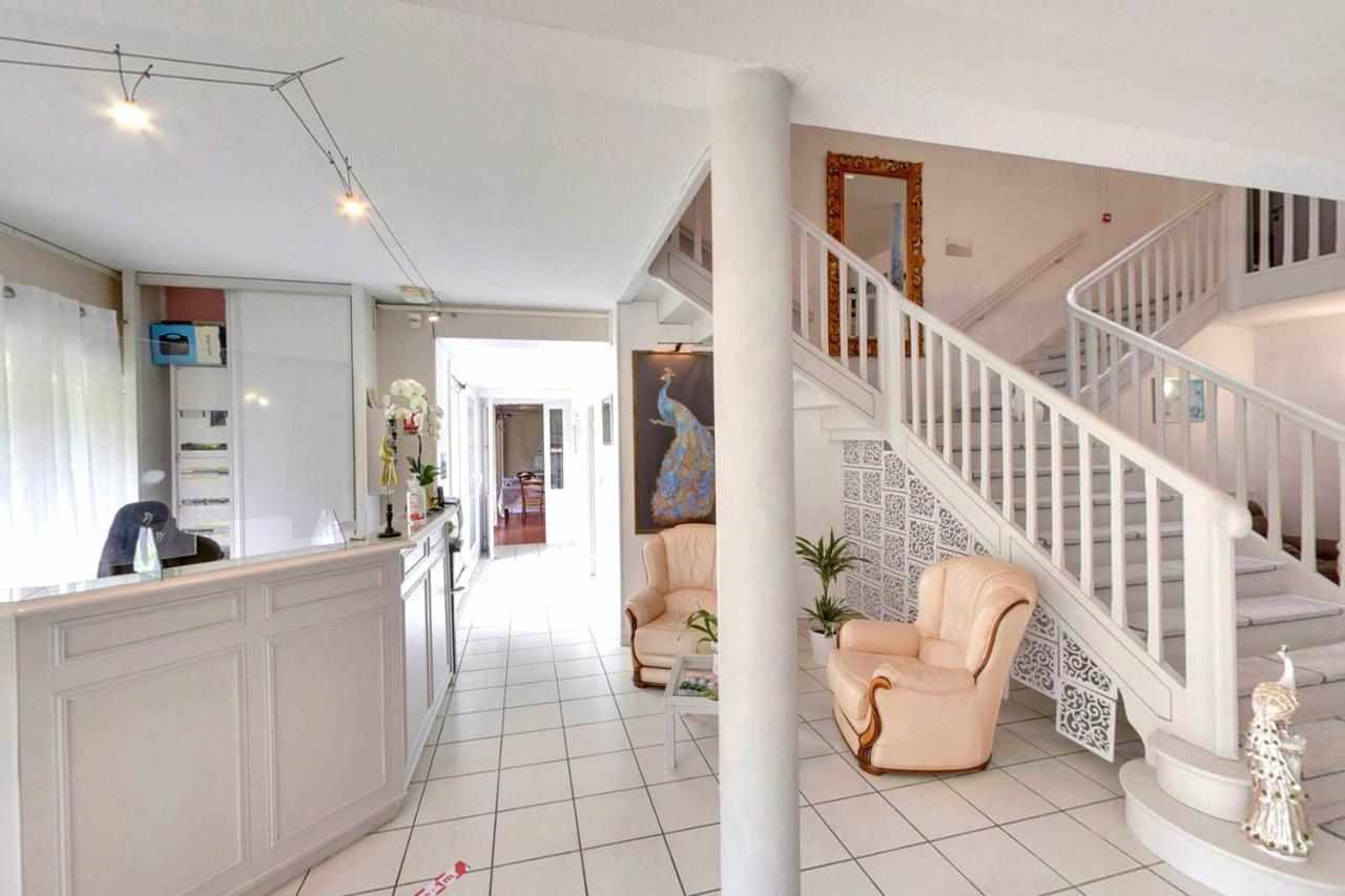 Fasthotel Oloron Hostellerie Du Paon Blanc Lurbe-Saint-Christau Esterno foto