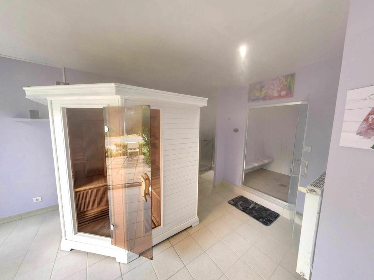 Fasthotel Oloron Hostellerie Du Paon Blanc Lurbe-Saint-Christau Esterno foto
